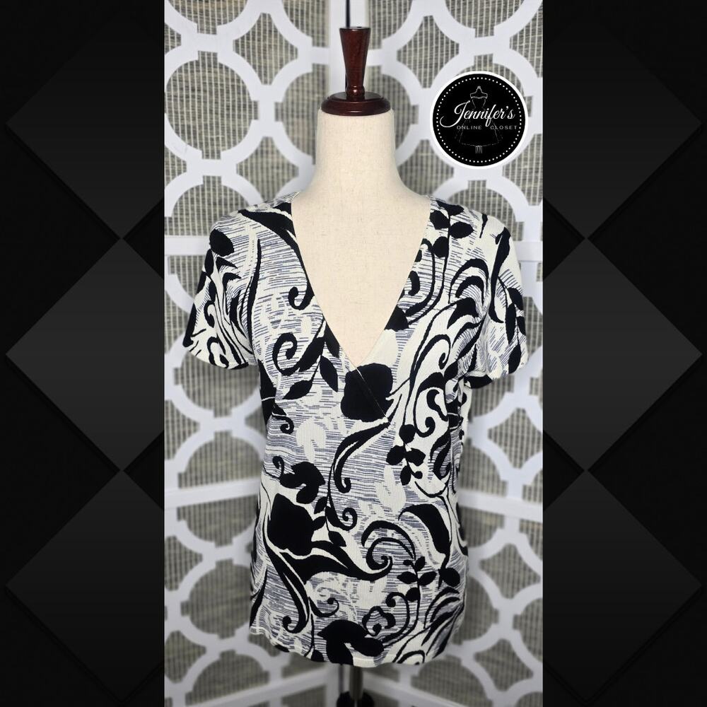 Red Faux Wrap Cream Black Gray Floral Swirl Pattern Short Sleeve Sweater Large